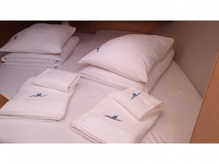 Dufour 360 GL - Yacht Charter Sailica