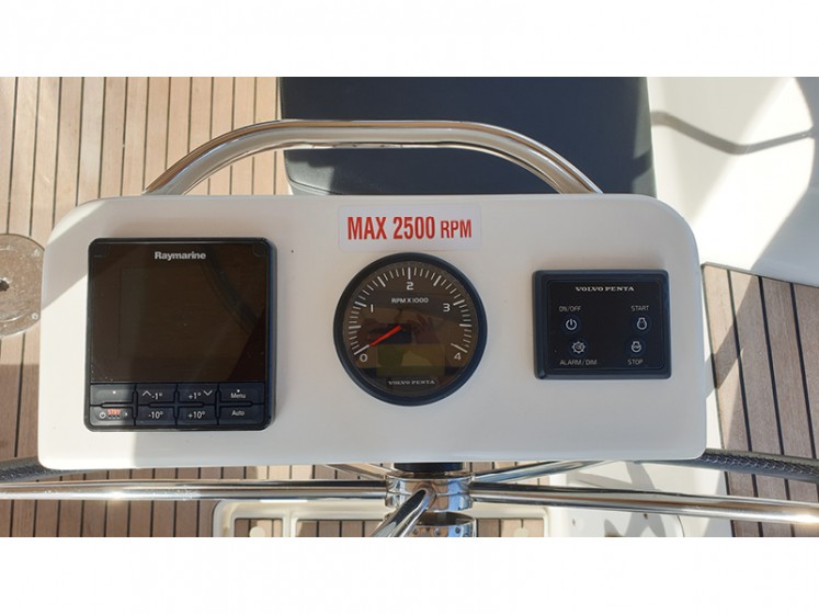 Dufour 360 GL - Yacht Charter Sailica