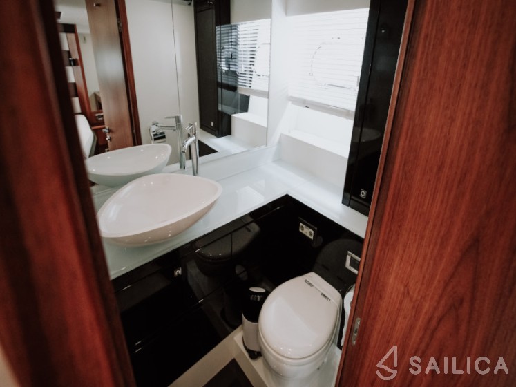Sunseeker 64 - Yacht Charter Sailica