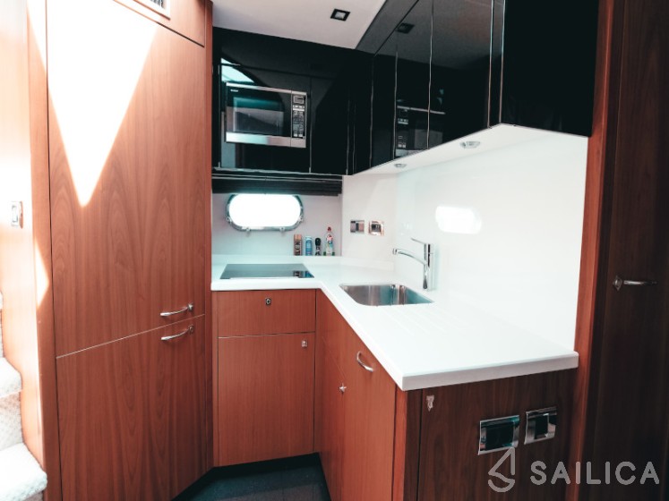 Sunseeker 64 - Yacht Charter Sailica