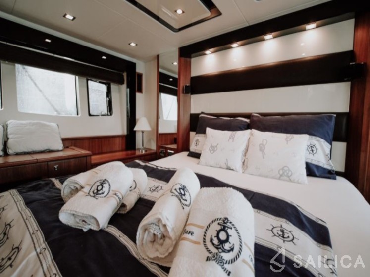 Sunseeker 64 - Yacht Charter Sailica