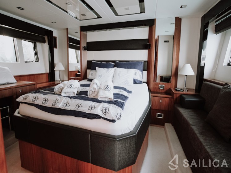 Sunseeker 64 - Yacht Charter Sailica