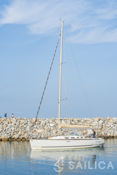 First 40.7 - Yacht Charter Sailica
