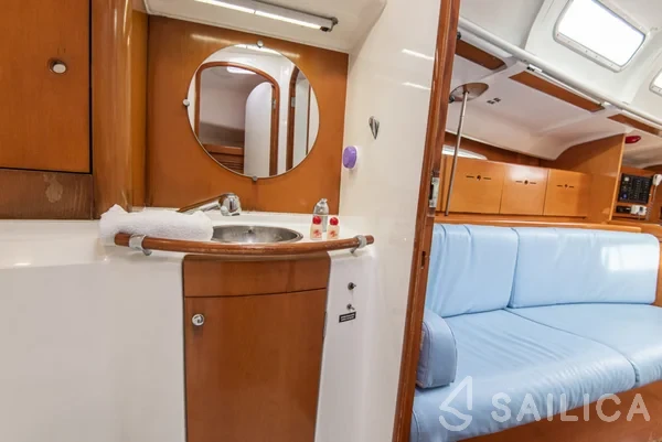 First 40.7 - Yacht Charter Sailica