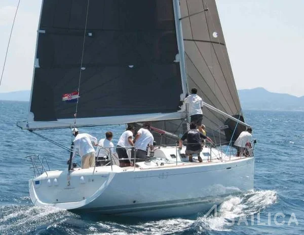 First 40.7 - Yacht Charter Sailica