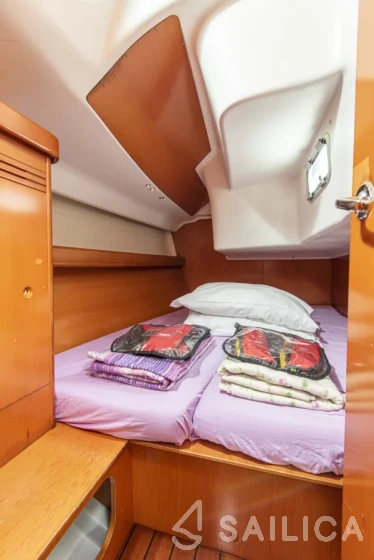 First 40.7 - Yacht Charter Sailica