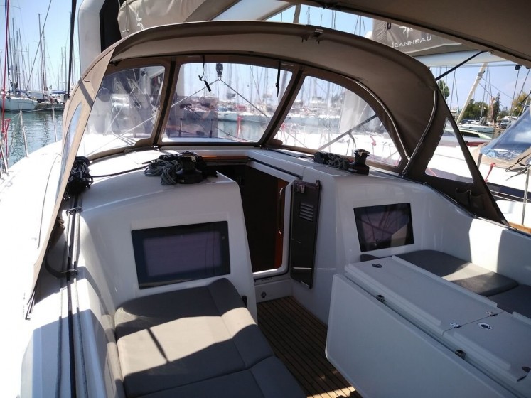 Sun Odyssey 410 - Yacht Charter Sailica