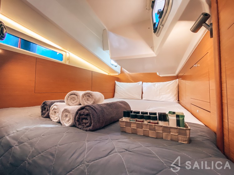 Sun Odyssey 410 - Yacht Charter Sailica