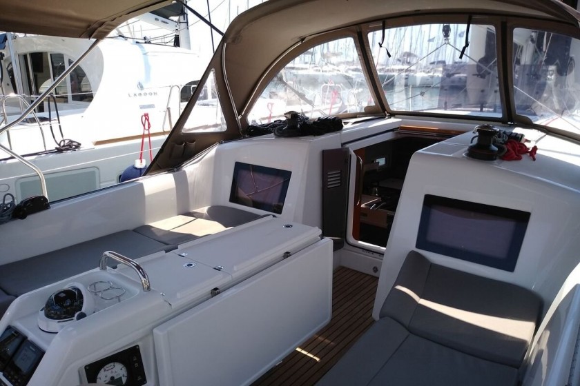 Sun Odyssey 410 - Yacht Charter Sailica
