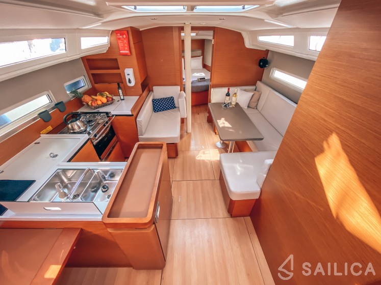 Sun Odyssey 410 - Yacht Charter Sailica