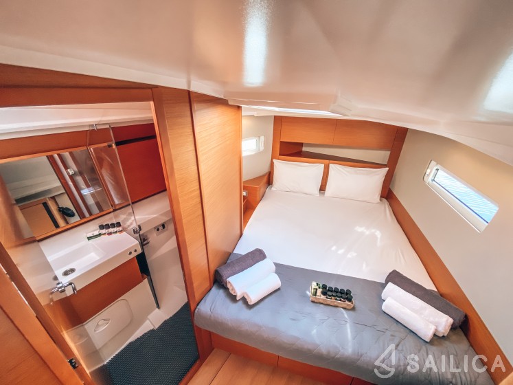 Sun Odyssey 410 - Yacht Charter Sailica
