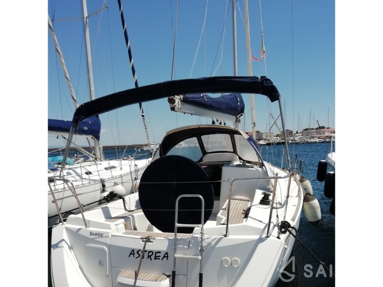 Sun Odyssey 33i - Yacht Charter Sailica