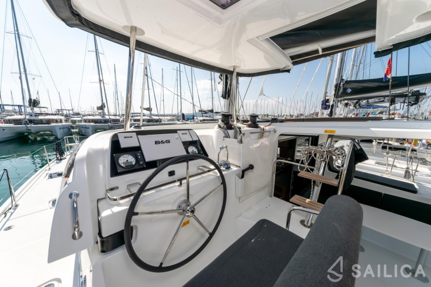 Lagoon 42 - Yacht Charter Sailica
