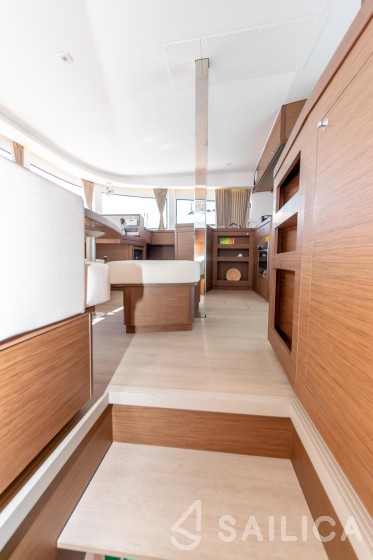 Lagoon 42 - Yacht Charter Sailica