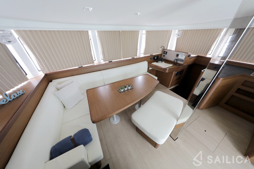Lagoon 42 - Yacht Charter Sailica