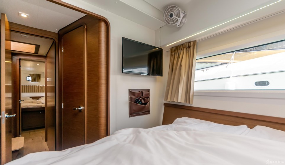 Lagoon 42 - Yacht Charter Sailica