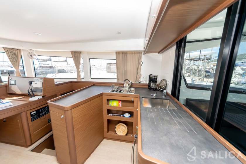 Lagoon 42 - Yacht Charter Sailica