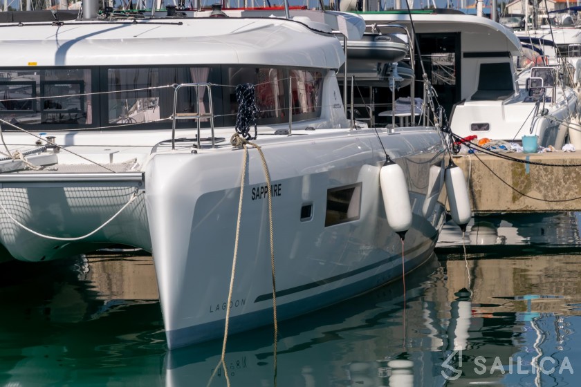Lagoon 42 - Yacht Charter Sailica