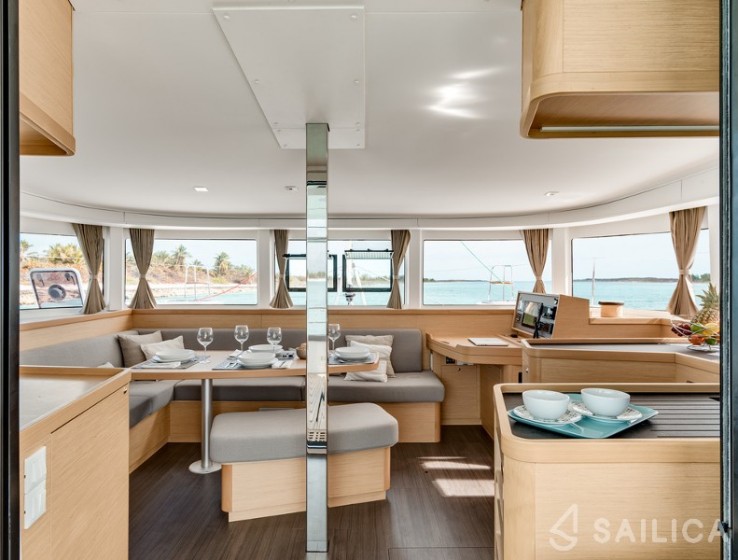 Lagoon 42 - Yacht Charter Sailica
