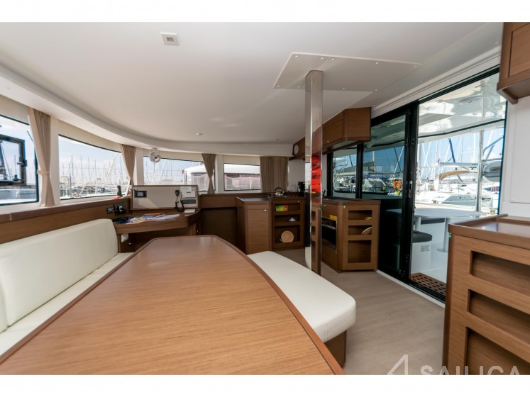 Lagoon 42 - Yacht Charter Sailica
