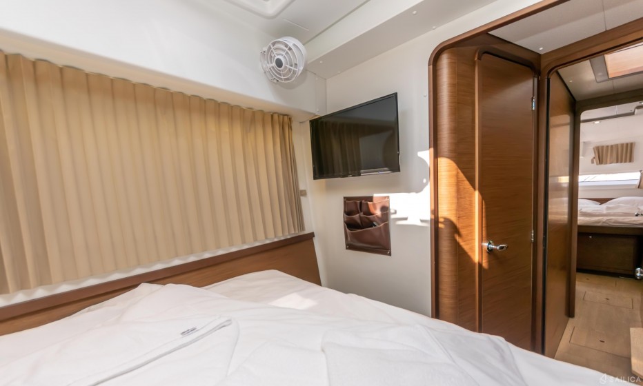 Lagoon 42 - Yacht Charter Sailica