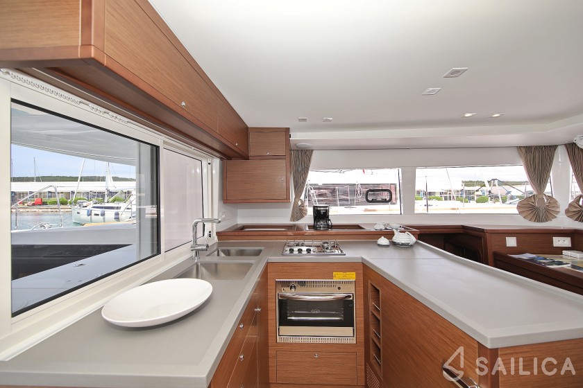 Lagoon 450 S - 4 + 2 cab. - Yacht Charter Sailica