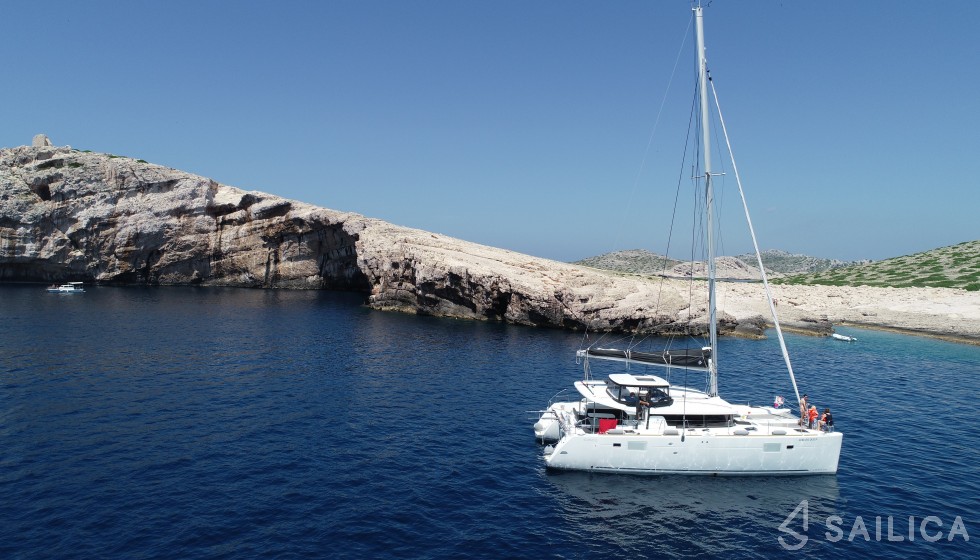 Lagoon 450 S - 4 + 2 cab. - Yacht Charter Sailica