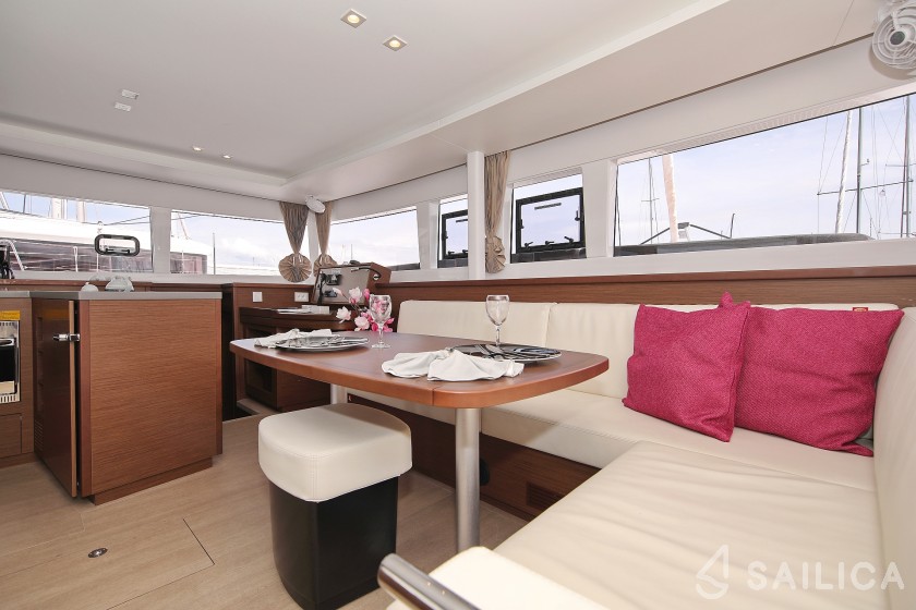 Lagoon 450 S - 4 + 2 cab. - Yacht Charter Sailica