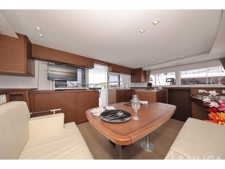Lagoon 450 S - 4 + 2 cab. - Yacht Charter Sailica