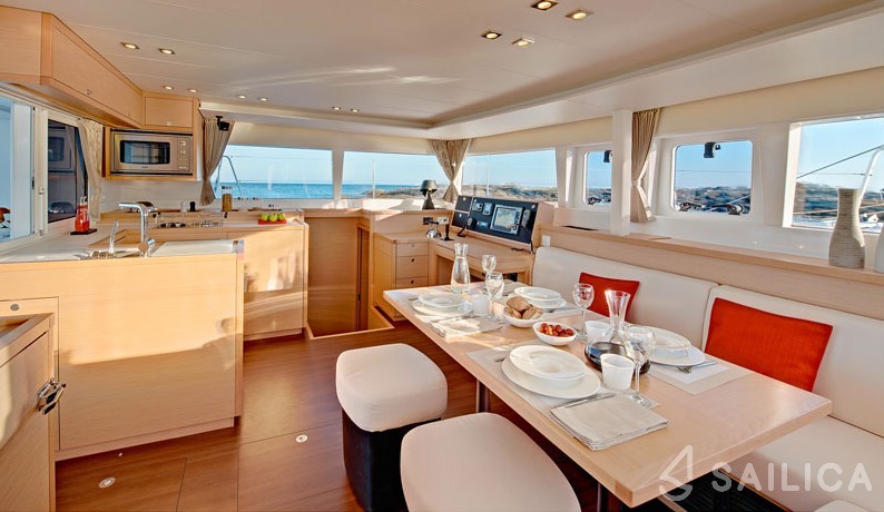 Lagoon 450 S - 4 + 2 cab. - Yacht Charter Sailica