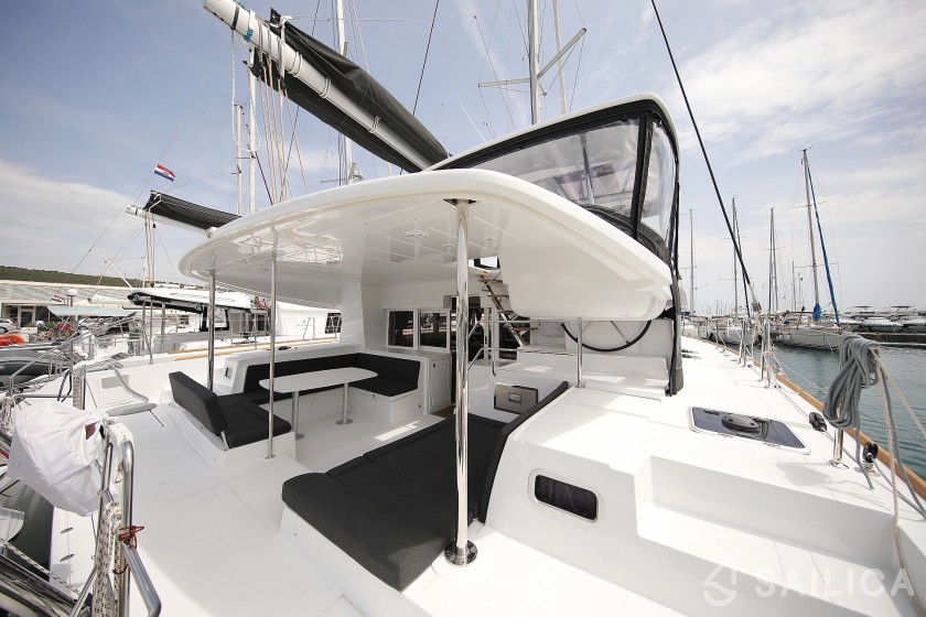 Lagoon 450 S - 4 + 2 cab. - Yacht Charter Sailica