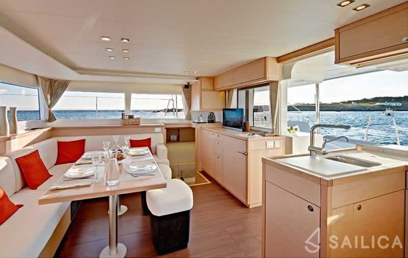 Lagoon 450 S - 4 + 2 cab. - Yacht Charter Sailica