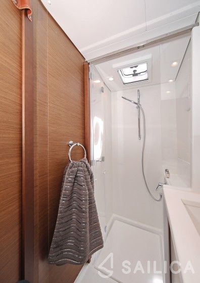 Lagoon 450 S - 4 + 2 cab. - Yacht Charter Sailica