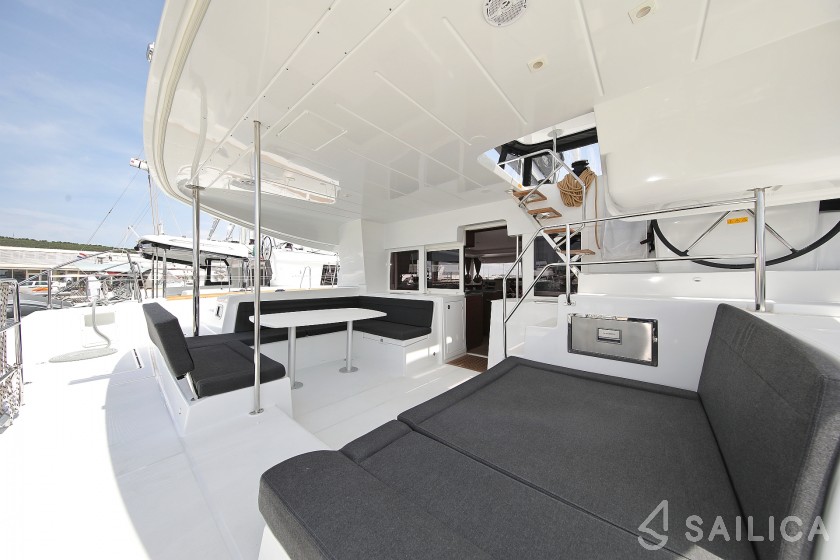 Lagoon 450 S - 4 + 2 cab. - Yacht Charter Sailica