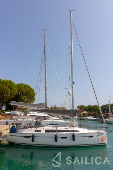 Bavaria Cruiser 37 - Yacht Charter Sailica