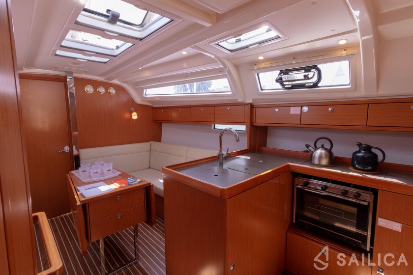 Bavaria Cruiser 37 - Yacht Charter Sailica