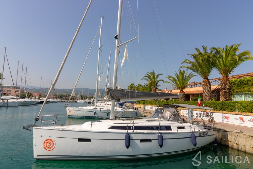 Bavaria Cruiser 37 - Yacht Charter Sailica