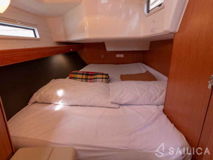 Bavaria Cruiser 37 - Yacht Charter Sailica