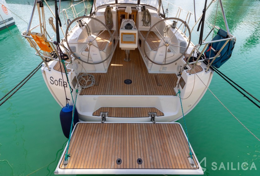 Bavaria Cruiser 37 - Yacht Charter Sailica