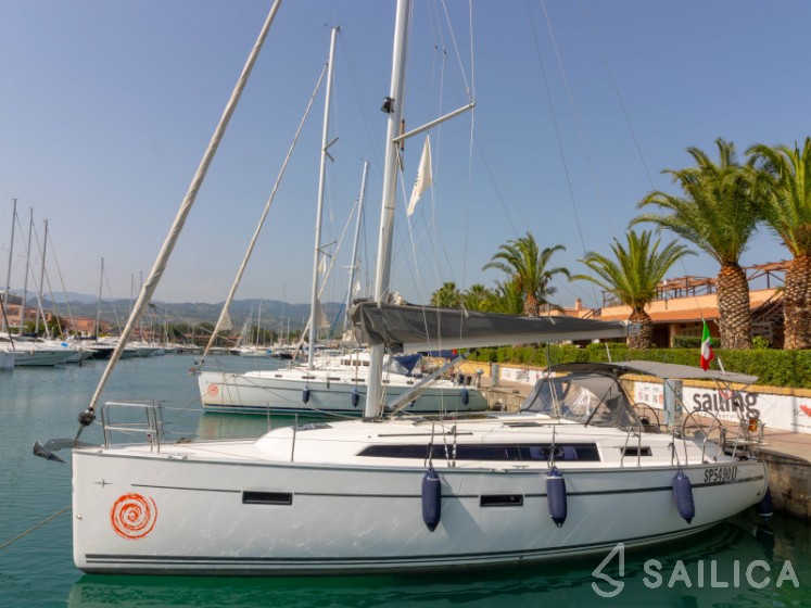 Bavaria Cruiser 37 - Yacht Charter Sailica