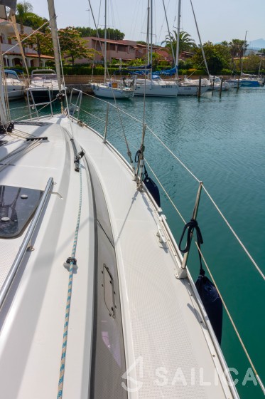 Bavaria Cruiser 37 - Yacht Charter Sailica