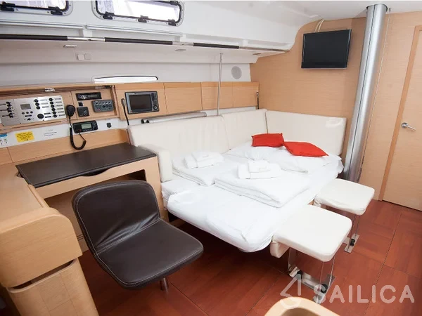 First 45 - Yacht Charter Sailica