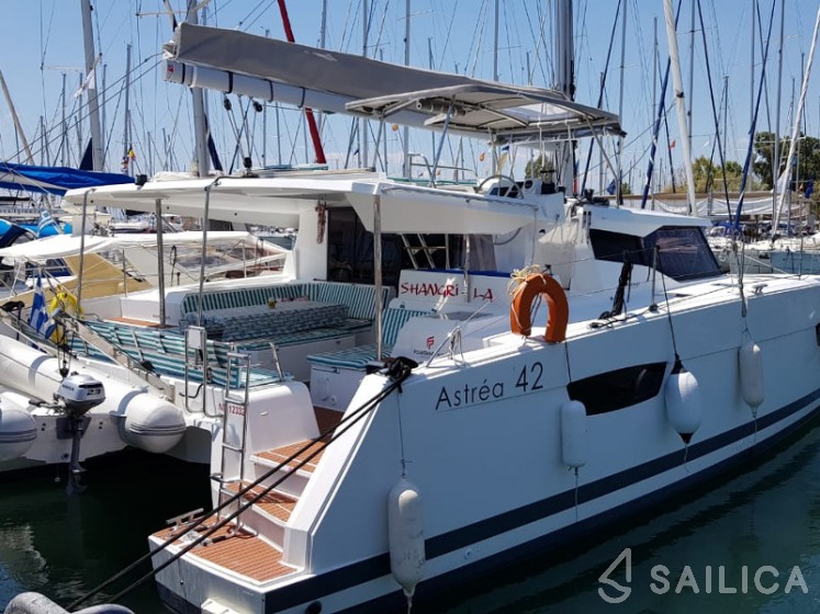 Astréa 42 - Yacht Charter Sailica