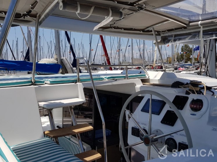 Astréa 42 - Yacht Charter Sailica