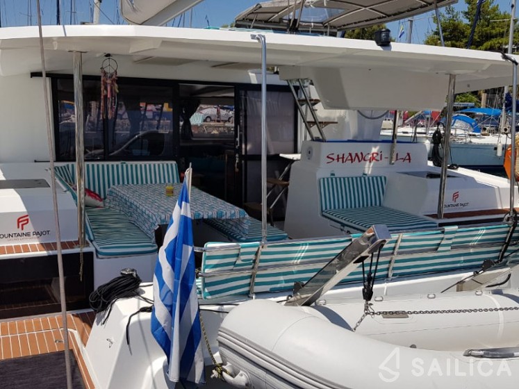 Astréa 42 - Yacht Charter Sailica
