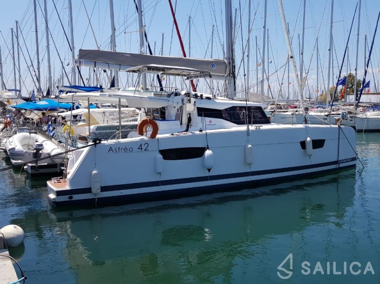 Astréa 42 - Yacht Charter Sailica