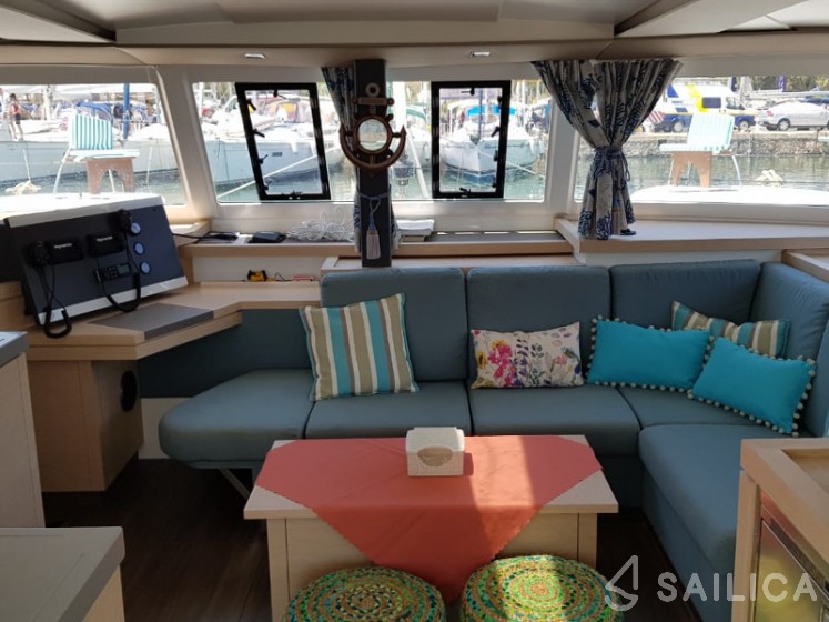 Astréa 42 - Yacht Charter Sailica