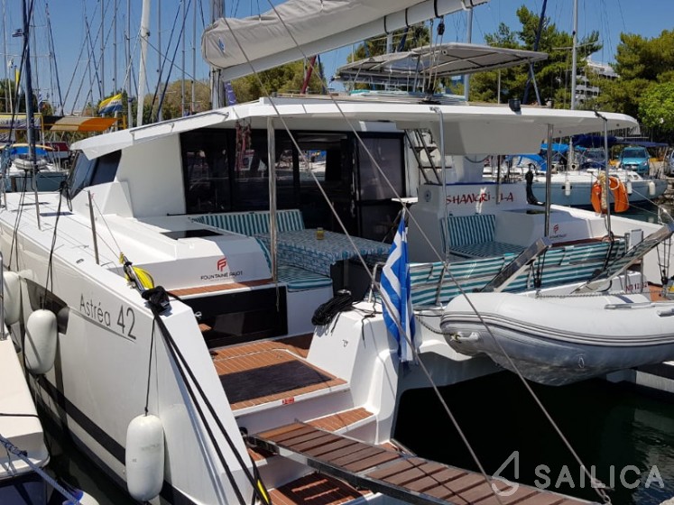Astréa 42 - Yacht Charter Sailica