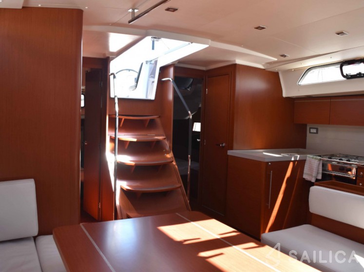 Oceanis 51.1 - Yacht Charter Sailica