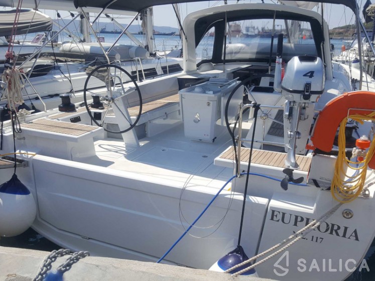 Oceanis 51.1 - Yacht Charter Sailica